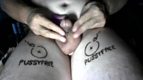 Snapshot of smallpenismwm chatting on June 11, 8:29 pm pussyfree4eva online show from June 11, 8:29 pm
