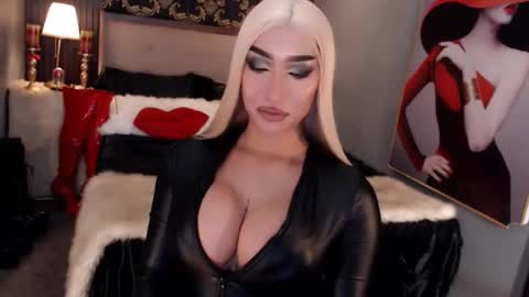 Snapshot of smasherqueen chatting on June 4, 7:03 am smasherqueen online show from June 4, 7:03 am