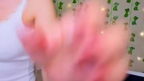 Snapshot of smile_forever_ chatting on August 7, 9:17 pm Bella online show from August 7, 9:17 pm