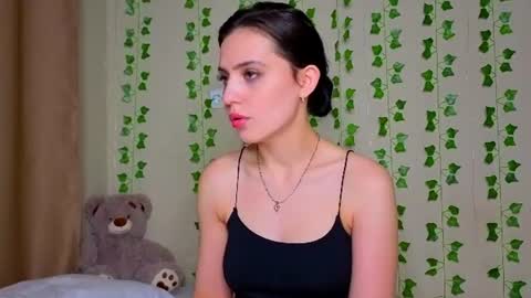 Snapshot of smile_forever_ chatting on August 8, 9:17 pm Bella online show from August 8, 9:17 pm