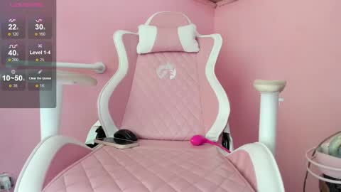 Snapshot of smile_girl22 chatting on December 1, 4:29 pm Dulce online show from December 1, 4:29 pm