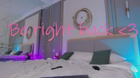 Mia online show from February 5, 11:12 am