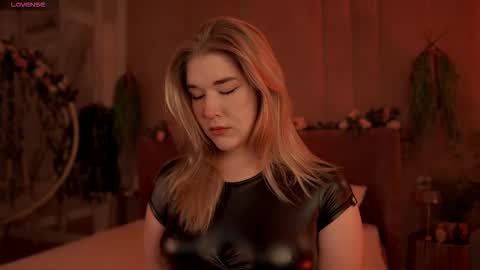 Mia online show from September 14, 5:06 am