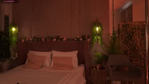 Mia online show from September 24, 5:11 am