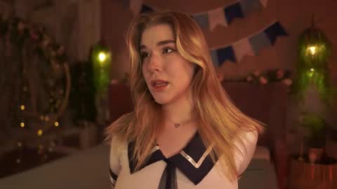 Mia online show from September 28, 5:13 am