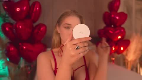 Mia online show from February 14, 5:26 am