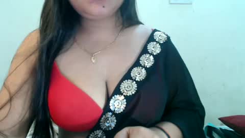 Snapshot of smiley_queen99 chatting on June 17, 4:48 am smiley online show from June 17, 4:48 am