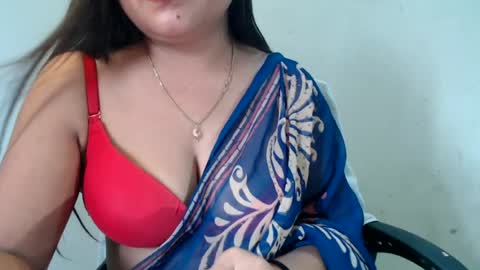 Snapshot of smiley_queen99 chatting on July 14, 2:16 am smiley online show from July 14, 2:16 am