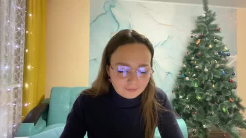 Snapshot of smiling_riddle chatting on December 20, 8:34 pm smiling_riddle online show from December 20, 8:34 pm