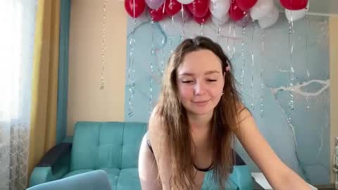 Snapshot of smiling_riddle chatting on February 13, 12:00 pm smiling_riddle online show from February 13, 12:00 pm