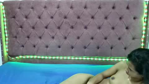 JONH SMITH AND ALIX SMITH online show from December 22, 4:50 am