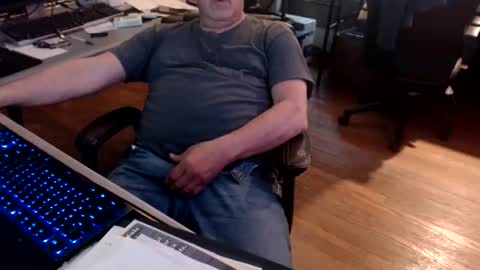 Snapshot of smly chatting on April 2, 6:05 pm smly online show from April 2, 6:05 pm