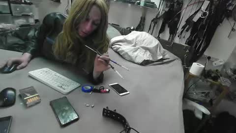 Snapshot of smokeslut365 chatting on January 22, 1:31 am smokeslut365 online show from January 22, 1:31 am