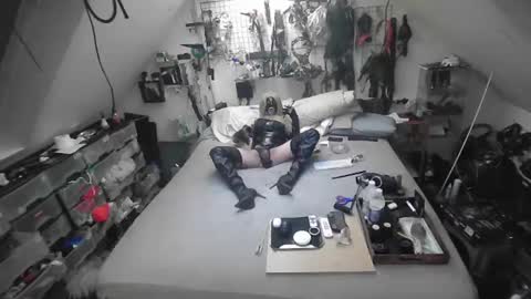 Snapshot of smokeslut365 chatting on February 7, 11:55 pm smokeslut365 online show from February 7, 11:55 pm