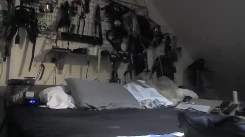 Snapshot of smokeslut365 chatting on February 15, 11:14 pm smokeslut365 online show from February 15, 11:14 pm