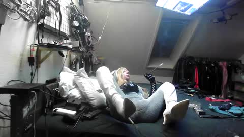 Snapshot of smokeslut365 chatting on February 27, 5:56 am smokeslut365 online show from February 27, 5:56 am