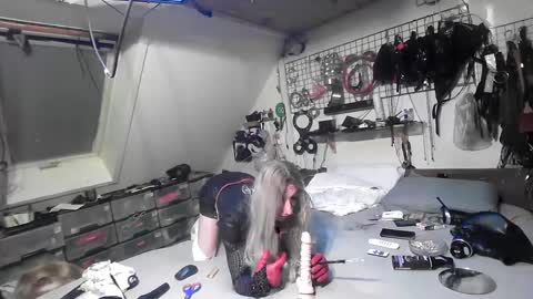 Snapshot of smokeslut365 chatting on March 3, 7:06 pm smokeslut365 online show from March 3, 7:06 pm