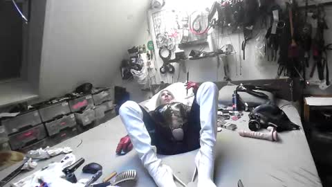 Snapshot of smokeslut365 chatting on March 4, 12:29 am smokeslut365 online show from March 4, 12:29 am