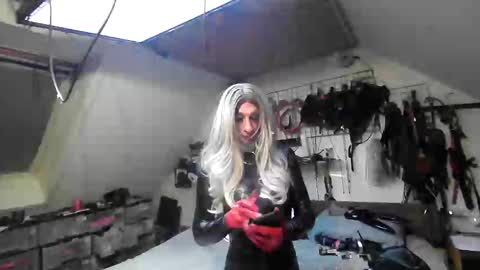 Snapshot of smokeslut365 chatting on March 4, 4:06 am smokeslut365 online show from March 4, 4:06 am