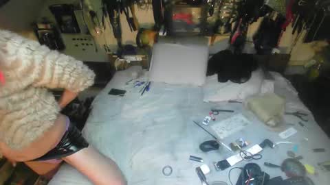 Snapshot of smokeslut365 chatting on October 31, 1:39 am smokeslut365 online show from October 31, 1:39 am