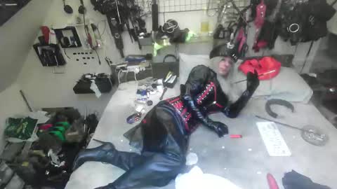 Snapshot of smokeslut365 chatting on November 25, 2:44 am smokeslut365 online show from November 25, 2:44 am