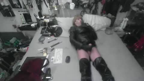 Snapshot of smokeslut365 chatting on December 16, 10:15 pm smokeslut365 online show from December 16, 10:15 pm