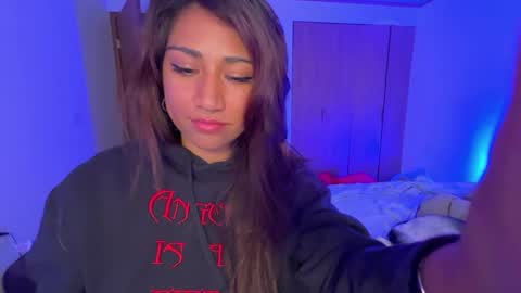 Carolina online show from December 3, 8:28 pm