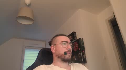 AllDayIDream online show from December 4, 7:06 am