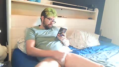 Snapshot of snackonzach chatting on September 13, 3:12 pm snackonzach online show from September 13, 3:12 pm
