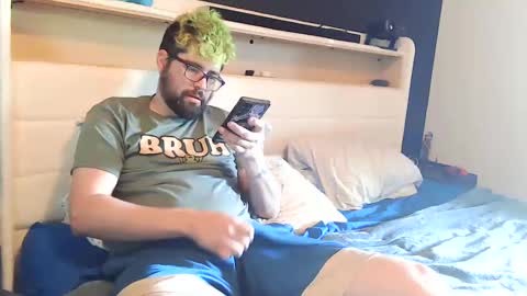 Snapshot of snackonzach chatting on September 14, 2:38 pm snackonzach online show from September 14, 2:38 pm
