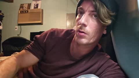 Snackyyyy online show from April 7, 12:44 am