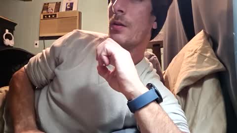 Snackyyyy online show from April 14, 12:49 am