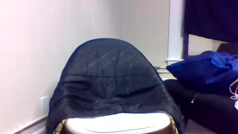 Snapshot of snake1eye67959 chatting on December 24, 10:01 am snake1eye67959 online show from December 24, 10:01 am