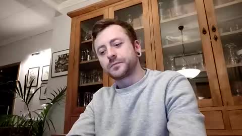 snoecks online show from March 6, 6:59 pm