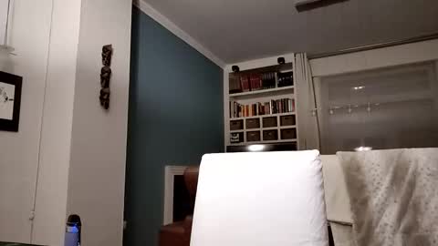 snoecks online show from March 27, 10:31 pm