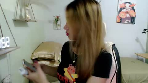 snow_2000 online show from October 24, 9:28 am