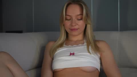 Candice Snow online show from February 11, 10:26 am