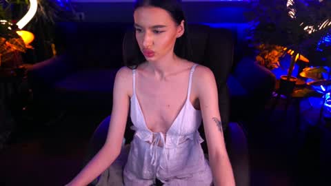 snow_whiteeex online show from January 16, 5:12 pm