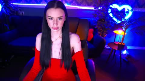 snow_whiteeex online show from February 2, 7:46 pm