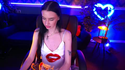 snow_whiteeex online show from February 3, 4:57 am