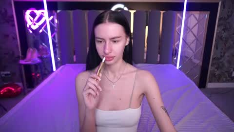 snow_whiteeex online show from April 12, 5:45 am