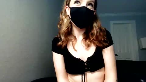 Snapshot of snuggle_b0t chatting on March 4, 6:58 am snuggle_b0t online show from March 4, 6:58 am