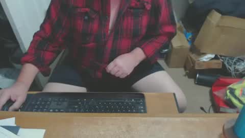 Snapshot of snwplwdrvr chatting on January 30, 11:34 pm snwplwdrvr online show from January 30, 11:34 pm