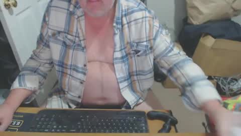 Snapshot of snwplwdrvr chatting on February 27, 1:59 am snwplwdrvr online show from February 27, 1:59 am