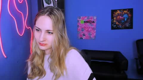 Snapshot of so_hot_rosalie chatting on April 6, 3:13 pm so_hot_rosalie online show from April 6, 3:13 pm