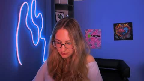 Snapshot of so_hot_rosalie chatting on April 8, 7:36 pm so_hot_rosalie online show from April 8, 7:36 pm