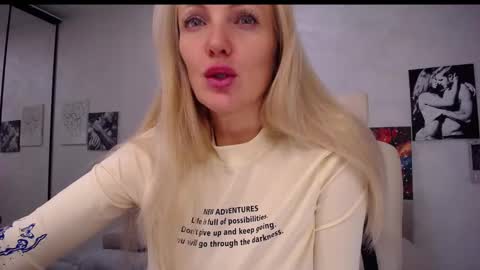 Snapshot of so_sexy_monna chatting on January 15, 2:46 pm Monna online show from January 15, 2:46 pm