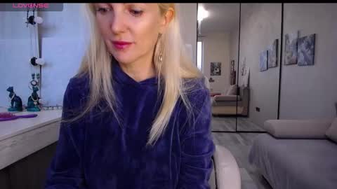 Snapshot of so_sexy_monna chatting on October 2, 12:34 pm Monna online show from October 2, 12:34 pm