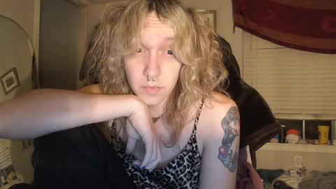 Snapshot of soffpurr chatting on March 27, 3:56 am Lilytea online show from March 27, 3:56 am