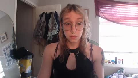 Snapshot of soffpurr chatting on March 30, 9:49 pm Lilytea online show from March 30, 9:49 pm